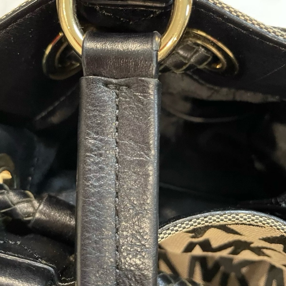 COPY - Michael Kors Jet Set Jacquard
MK Signature Logo. - Picture 13 of 16